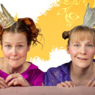 Prinsessat katsovat kameraan.