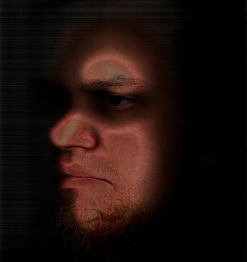 Esimerkki performanssissa syntyvästä muotokuvasta. Taiteilijan omakuva.