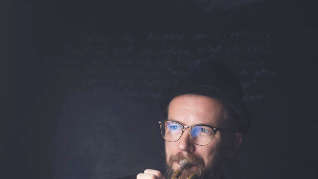 Fredrik Erlandsson spelar trumpet